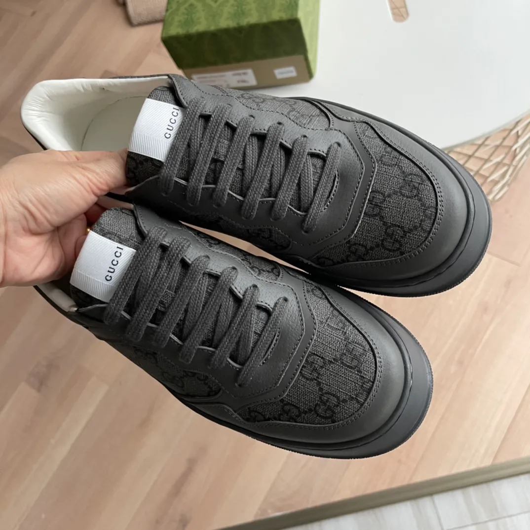 G's 🆕new thick-soled sneakers✔️designed sneakers are full of fun retro flavor. Gucci’s new collection continues to seek inspiration from daily life in other eras and incorporates the essence of current design to create refreshing designs. This sneaker is made of leather and GG canvas, decorated with Gucci details, showing the profound connotation of the brand logo〰️ Size: 35-40 (women) 38-45 (men) P hot style